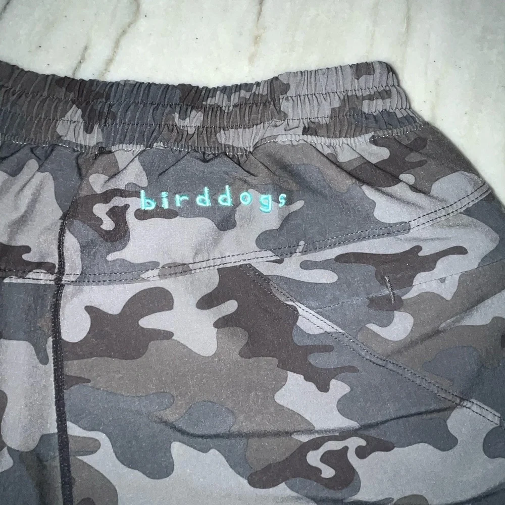 BIRDDOGS GRAY CAMO GYM SHORTS LONG 9” sz Small built in Underwear - Picture 6 of 10